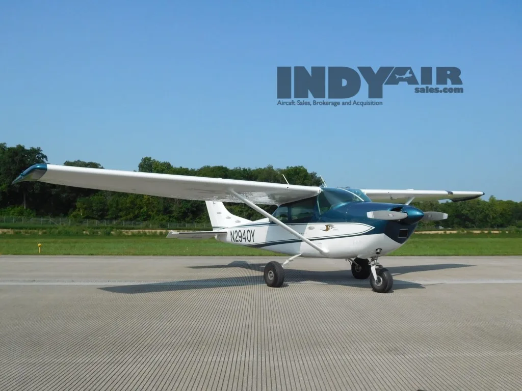 Exterior view of a 1962 Cessna 182 - N2940Y Aircraft.