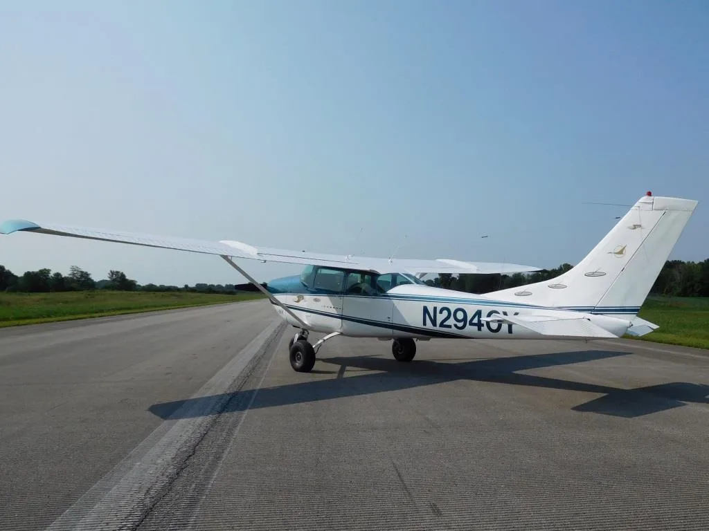 Exterior view of a 1962 Cessna 182 - N2940Y Aircraft.