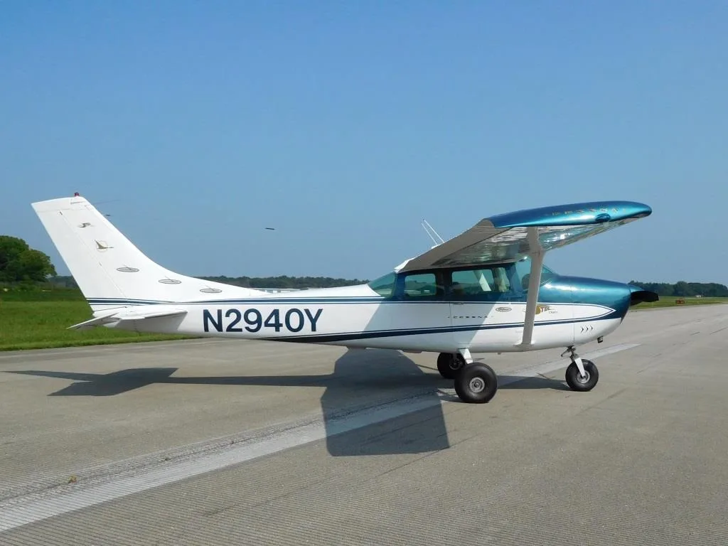 Exterior view of a 1962 Cessna 182 - N2940Y Aircraft.