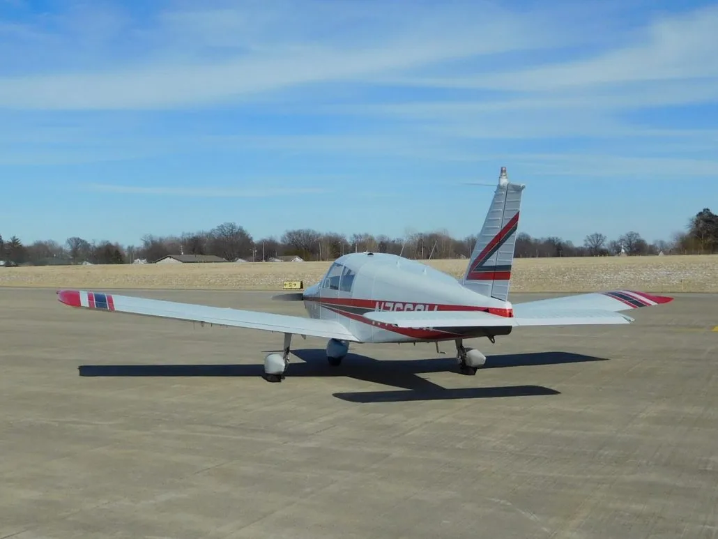 Exterior view of a 1964 Piper Cherokee 180 - N7660W Aircraft.