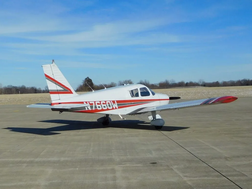 Exterior view of a 1964 Piper Cherokee 180 - N7660W Aircraft.