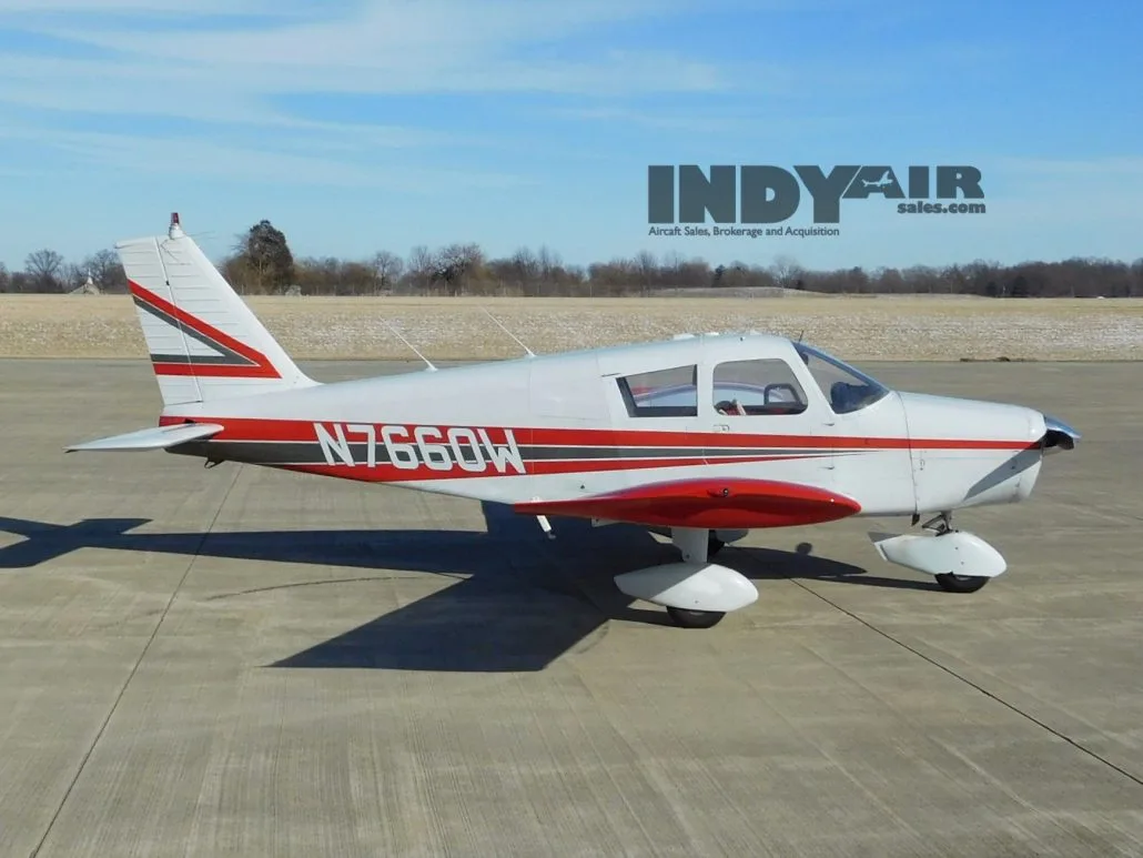 Exterior view of a 1964 Piper Cherokee 180 - N7660W Aircraft.