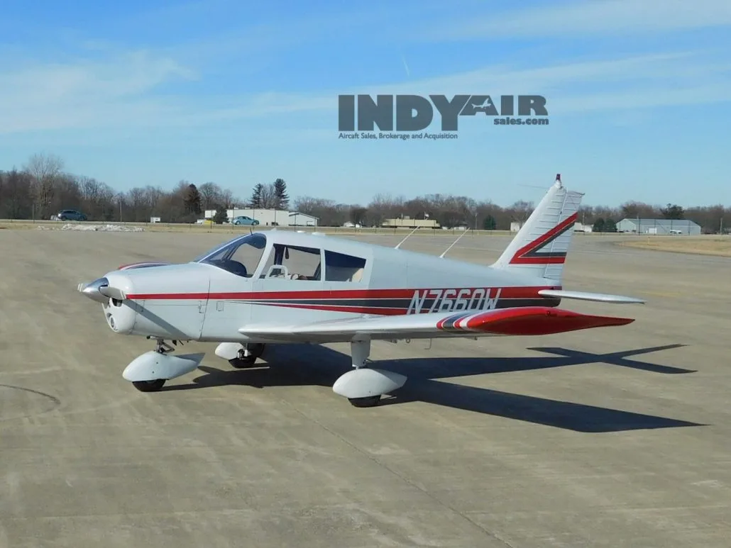 Exterior view of a 1964 Piper Cherokee 180 - N7660W Aircraft.