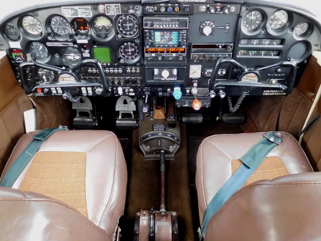 Cockpit and instrument panel of a 1966 Piper Cherokee SIX - N3899W Aircraft.