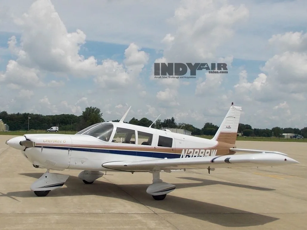 Exterior view of a 1966 Piper Cherokee SIX - N3899W Aircraft.