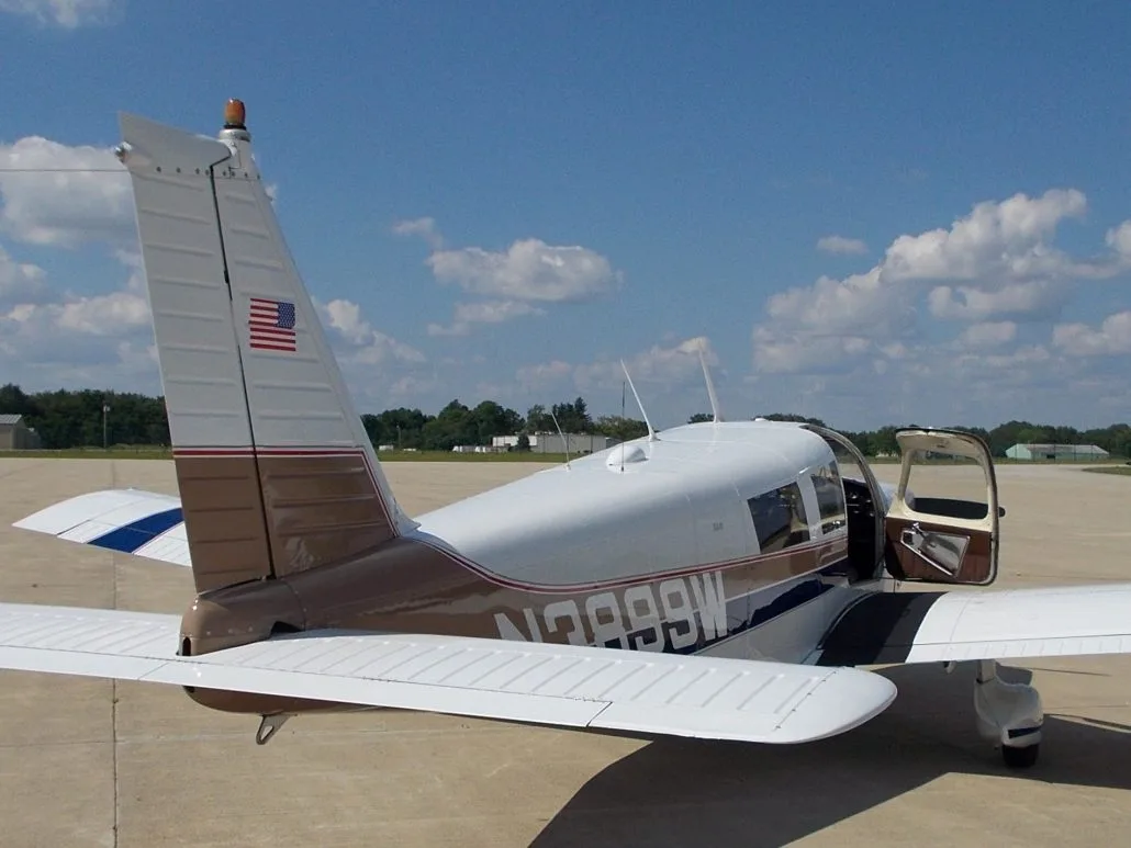 Exterior view of a 1966 Piper Cherokee SIX - N3899W Aircraft.