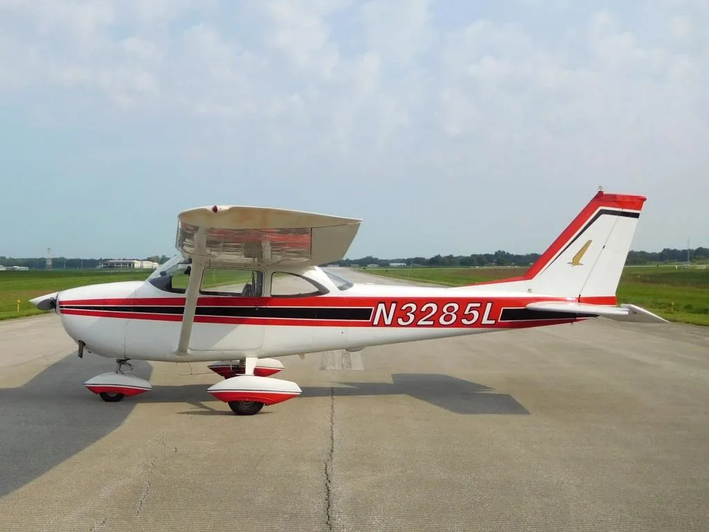 Exterior view of a 1967 Cessna 172 n3285l.