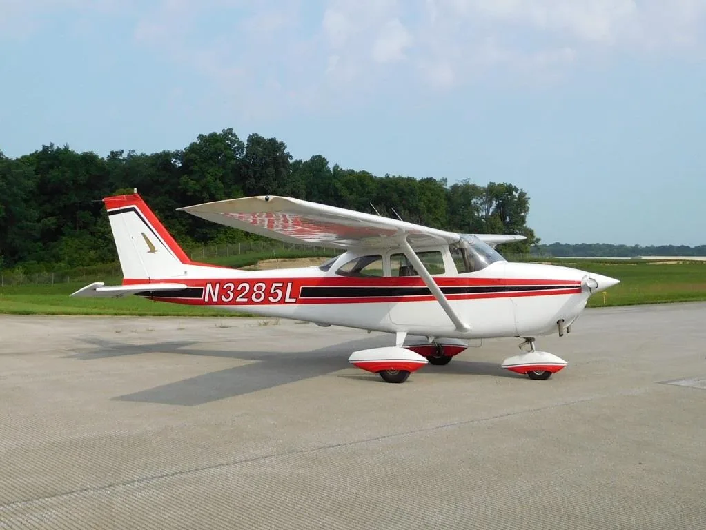 Exterior view of a 1967 Cessna 172 n3285l.