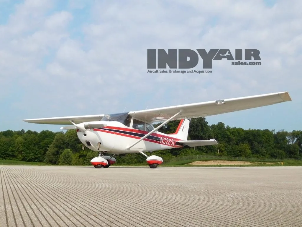 Exterior view of a 1967 Cessna 172 n3285l.