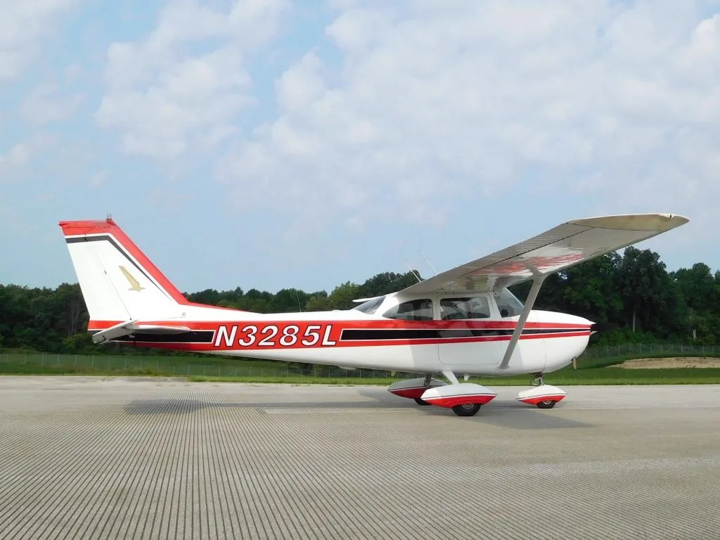 Marketing image of a 1967 Cessna 172 n3285l.