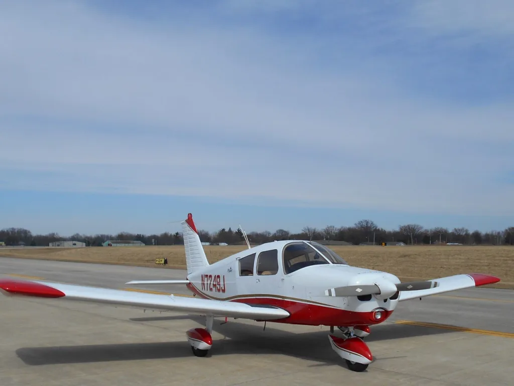 Exterior view of a 1968 Piper Cherokee- N7249J Aircraft.