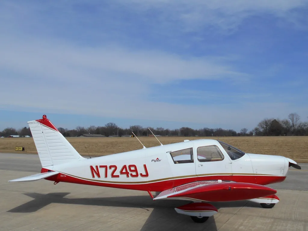 Exterior view of a 1968 Piper Cherokee- N7249J Aircraft.