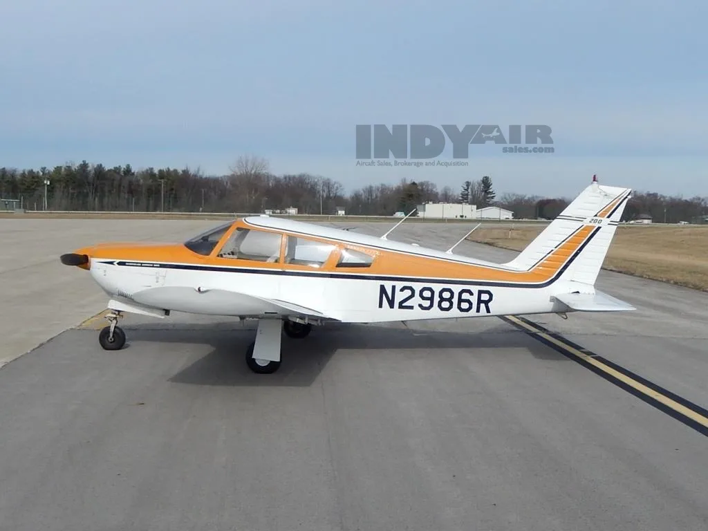 Exterior view of a 1969 Piper Arrow 200 - N2986R Aircraft.