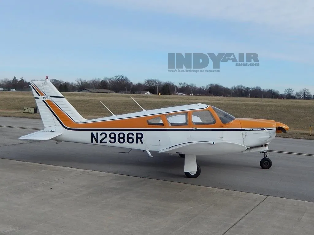 Exterior view of a 1969 Piper Arrow 200 - N2986R Aircraft.
