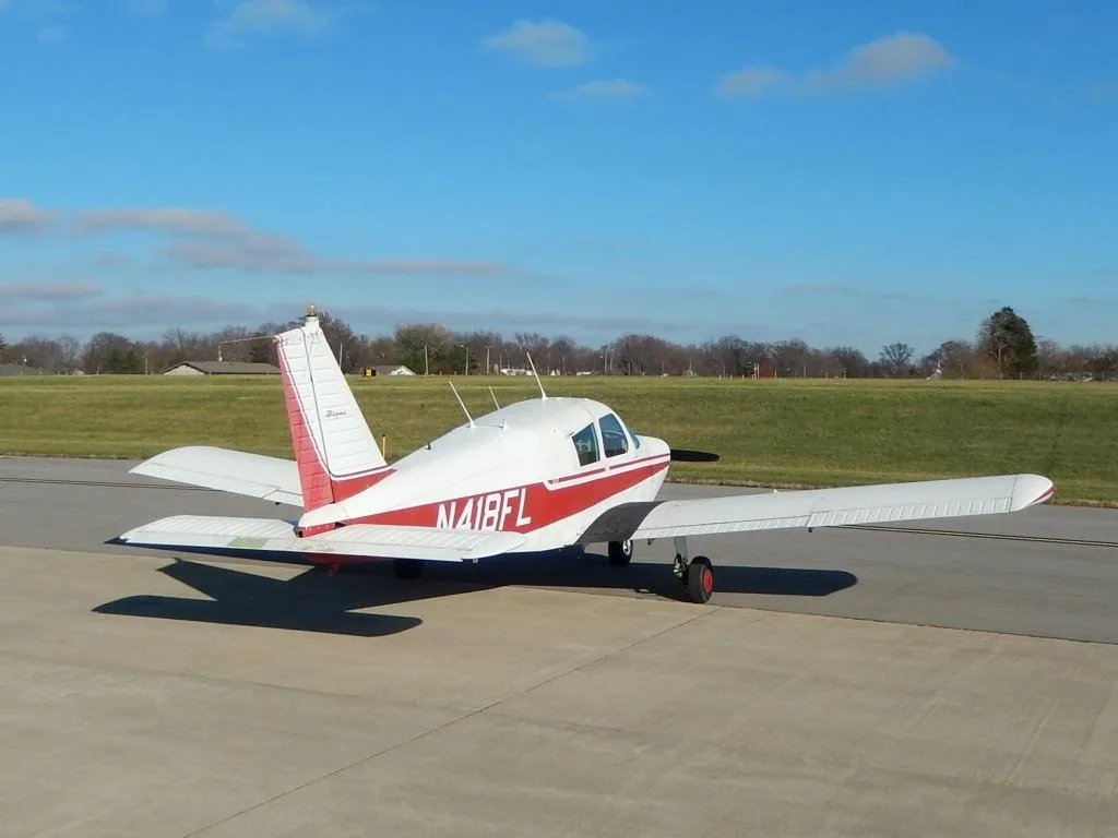 Exterior view of a 1971 Piper Cherokee 140- N418FL Aircraft.