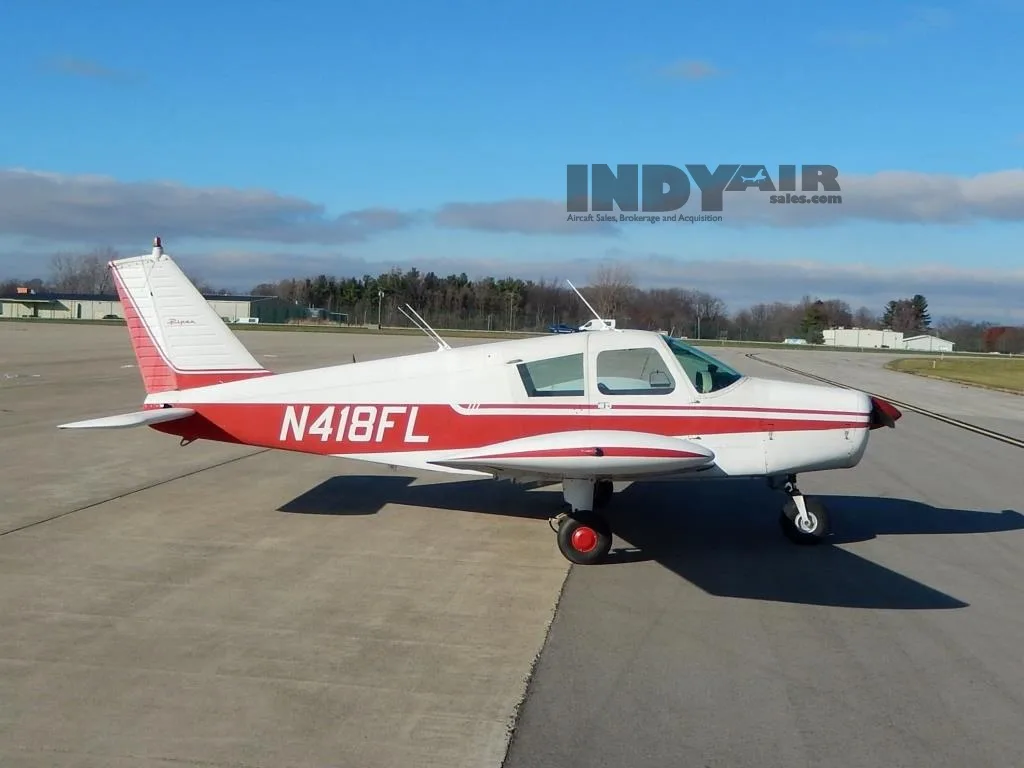 Exterior view of a 1971 Piper Cherokee 140- N418FL Aircraft.