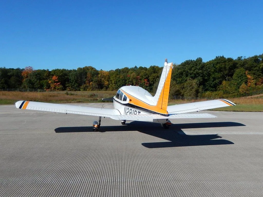 Exterior view of a 1972 Piper Cherokee 180- N2819T Aircraft.