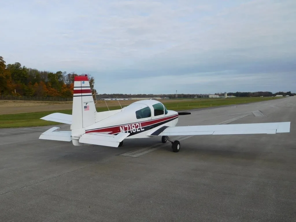Exterior view of a 1974 Grumman AA5A - N7182L Aircraft.