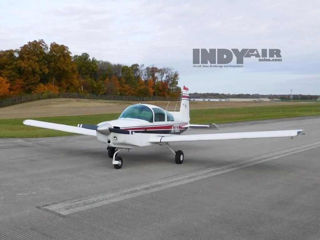 Exterior view of a 1974 Grumman AA5A - N7182L Aircraft.