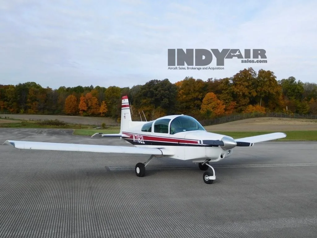Exterior view of a 1974 Grumman AA5A - N7182L Aircraft.