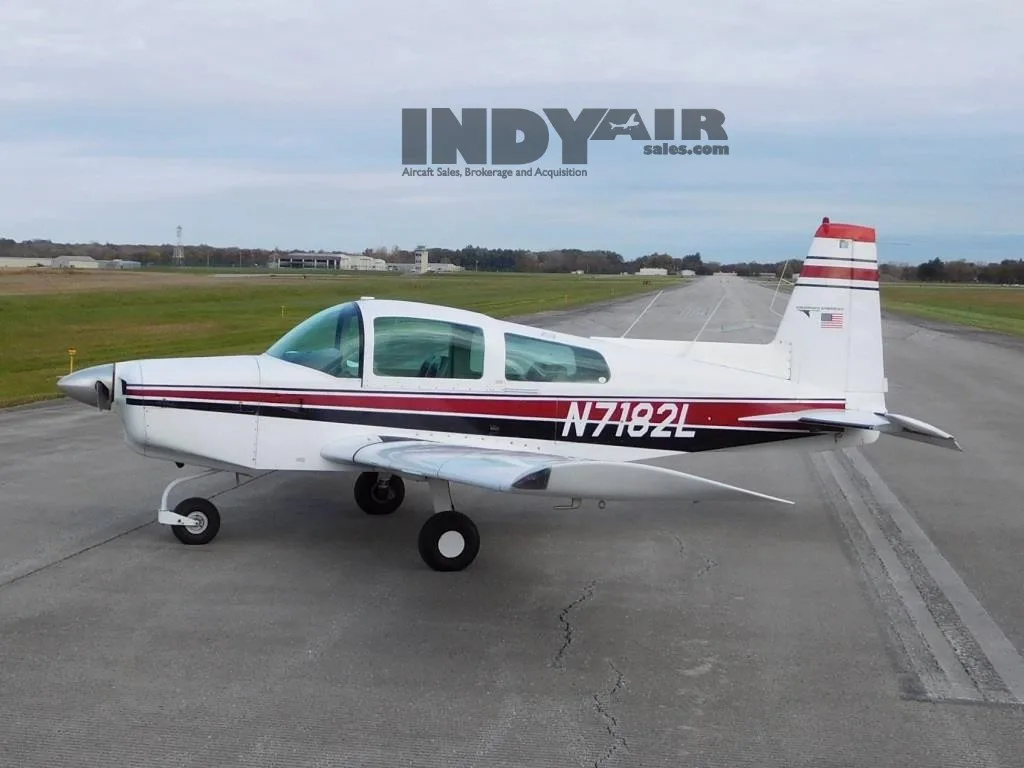 Exterior view of a 1974 Grumman AA5A - N7182L Aircraft.