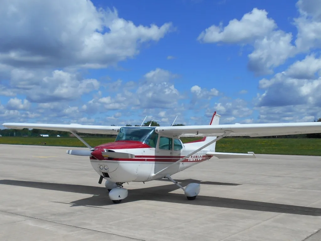 Exterior view of a 1975 Cessna 172 - N20789 Aircraft.