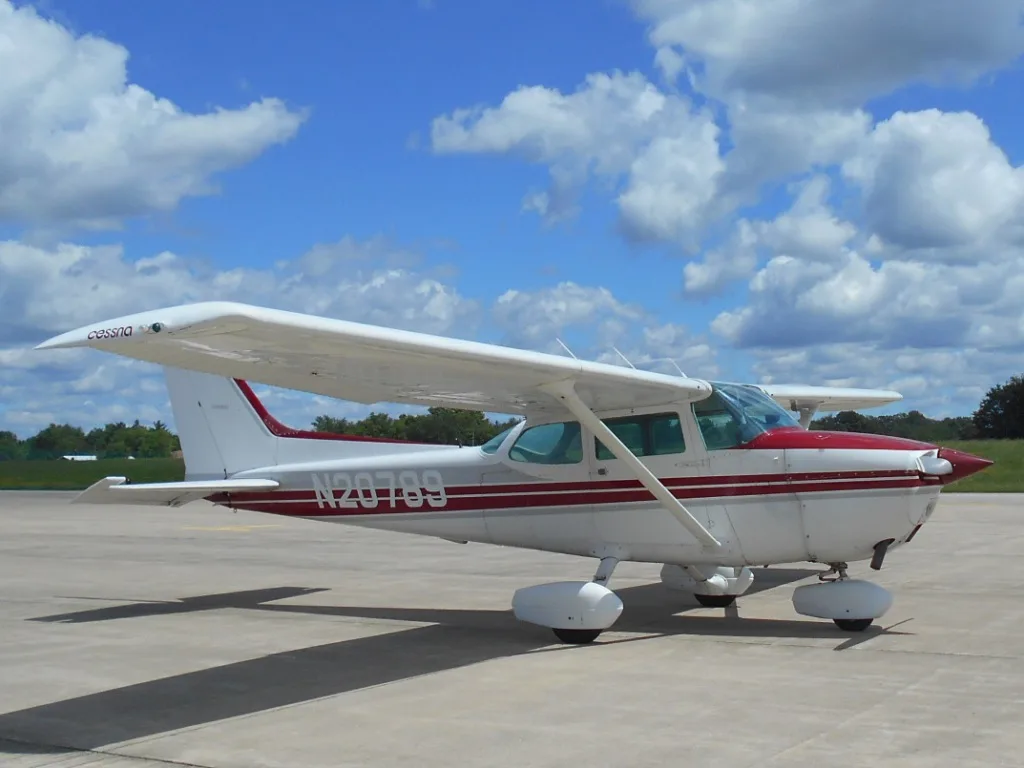 Exterior view of a 1975 Cessna 172 - N20789 Aircraft.