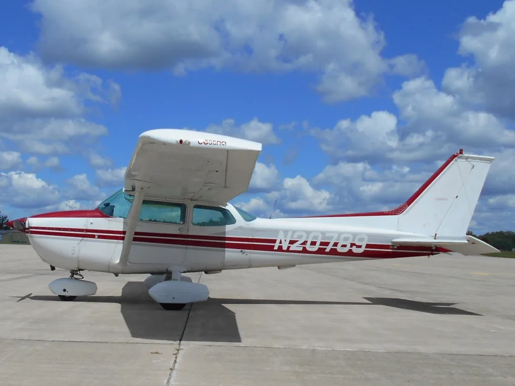 Exterior view of a 1975 Cessna 172 - N20789 Aircraft.