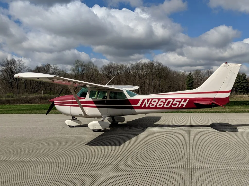 Exterior view of a 1976 Cessna 172M- N9605H Aircraft.