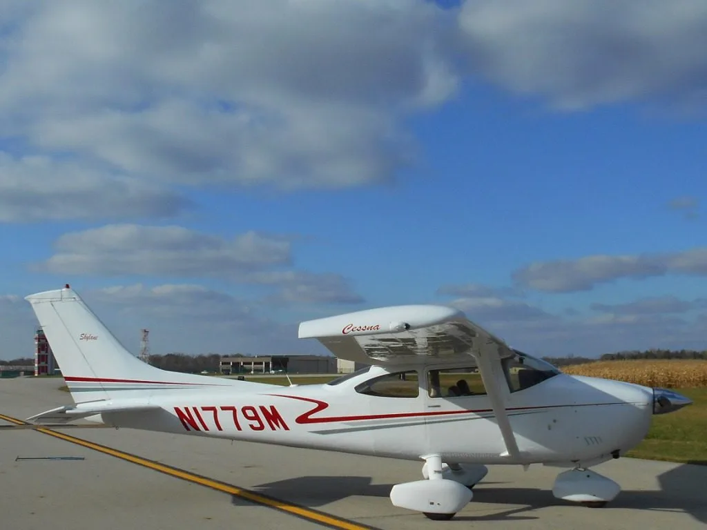 Exterior view of a 1976 Cessna 182 - N1779M Aircraft.
