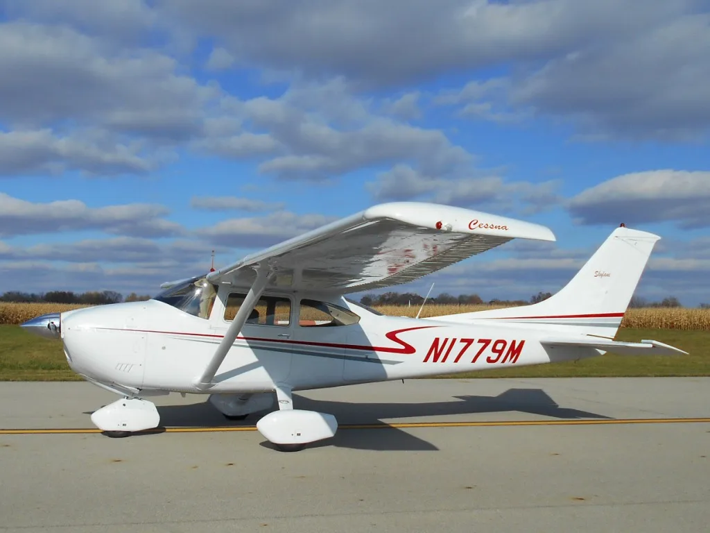 Exterior view of a 1976 Cessna 182 - N1779M Aircraft.