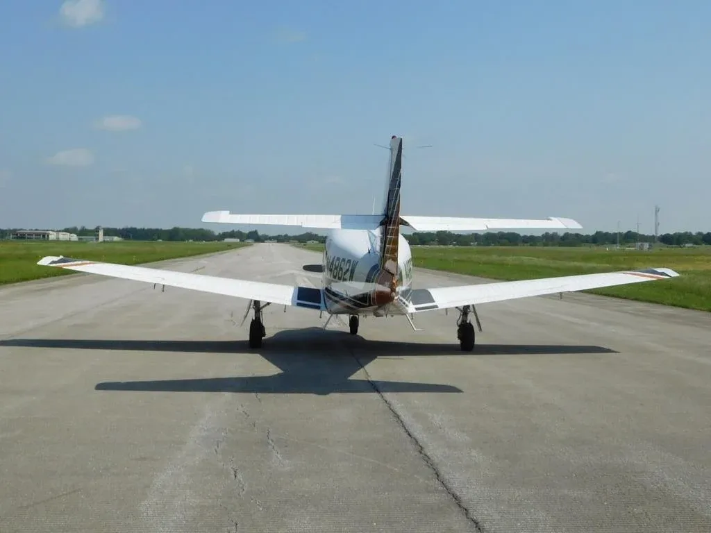 Exterior view of a 1977 Rockwell 114 - N4862W Aircraft.