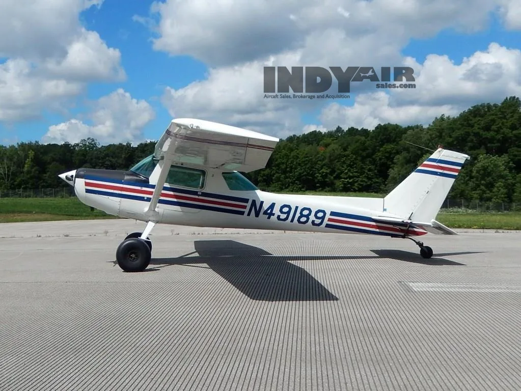 Exterior view of a 1978 Cessna 152 Taildragger- N49189 Aircraft.
