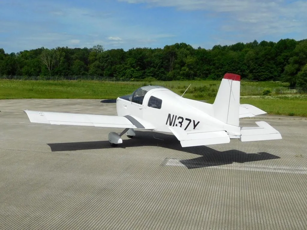 Exterior view of a 1978 Grumman Lynx- N137Y Aircraft.