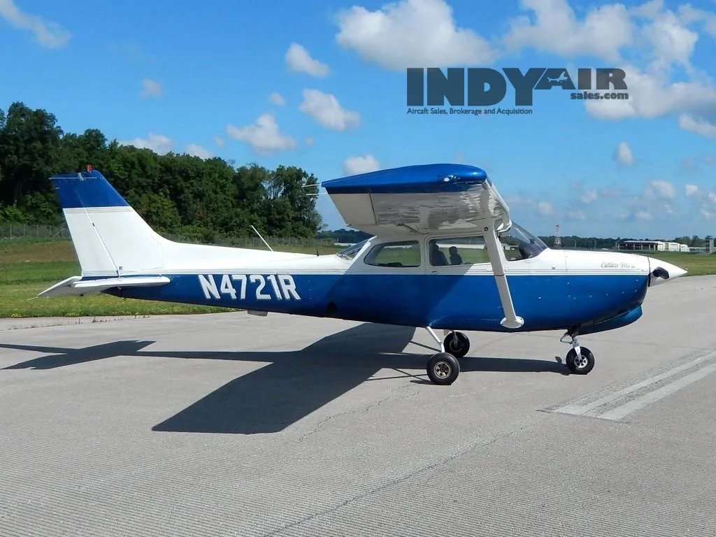 Exterior view of a 1980 Cessna 172RG- N4721R Aircraft.