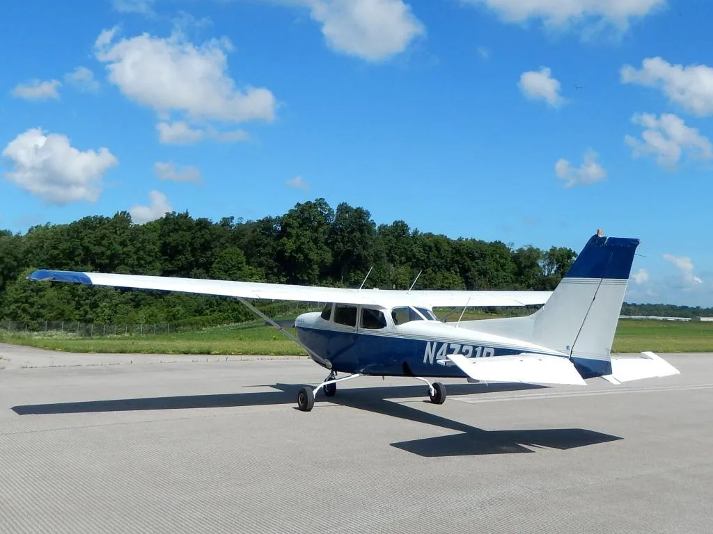 Exterior view of a 1980 Cessna 172RG- N4721R Aircraft.