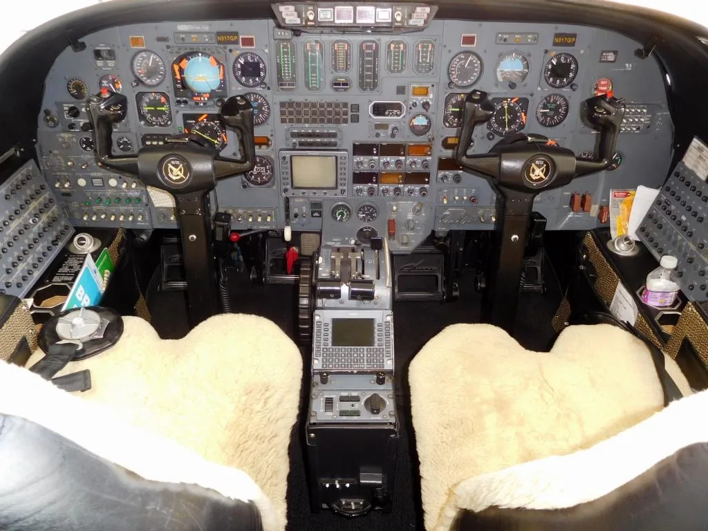 Cockpit and instrument panel of a 1985 Cessna Citation SII - N917GP Aircraft.
