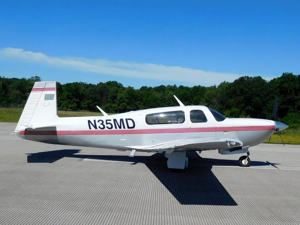 Exterior view of a 1995 Mooney Ovation- N35MD Aircraft.