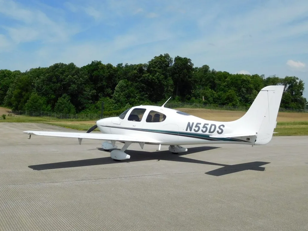 Exterior view of a 1999 Cirrus SR20 - N55DS Aircraft.