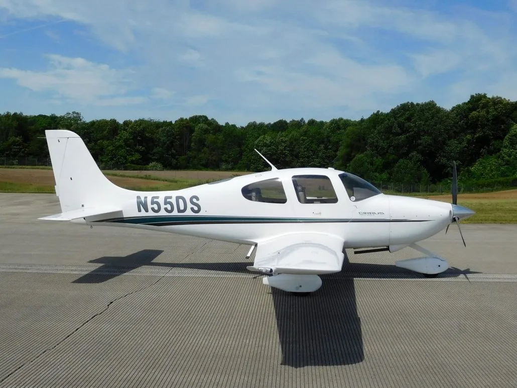 Exterior view of a 1999 Cirrus SR20 - N55DS Aircraft.