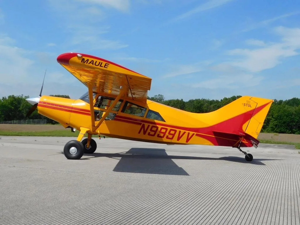 Exterior view of a 1999 Maule MX-7-235 - N999VV Aircraft.