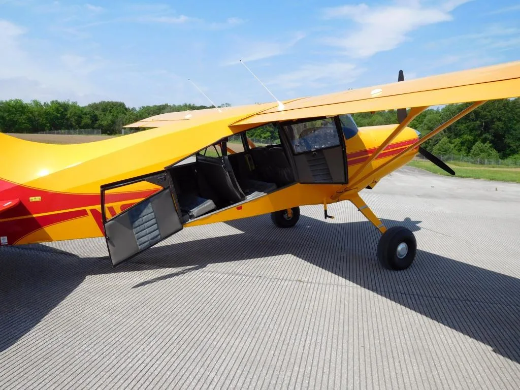 Exterior view of a 1999 Maule MX-7-235 - N999VV Aircraft.