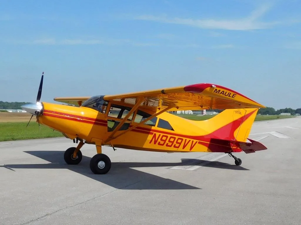 Exterior view of a 1999 Maule MX-7-235 - N999VV Aircraft.