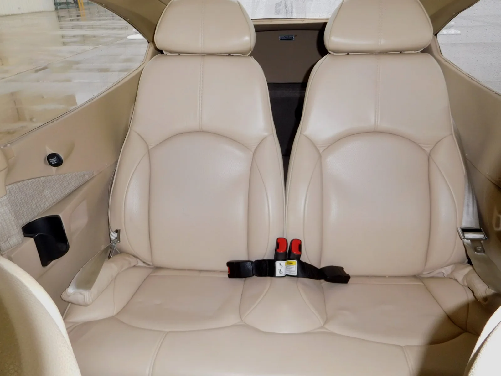 Cabin interior of a 2006 Cessna 182T- N60398 Aircraft.