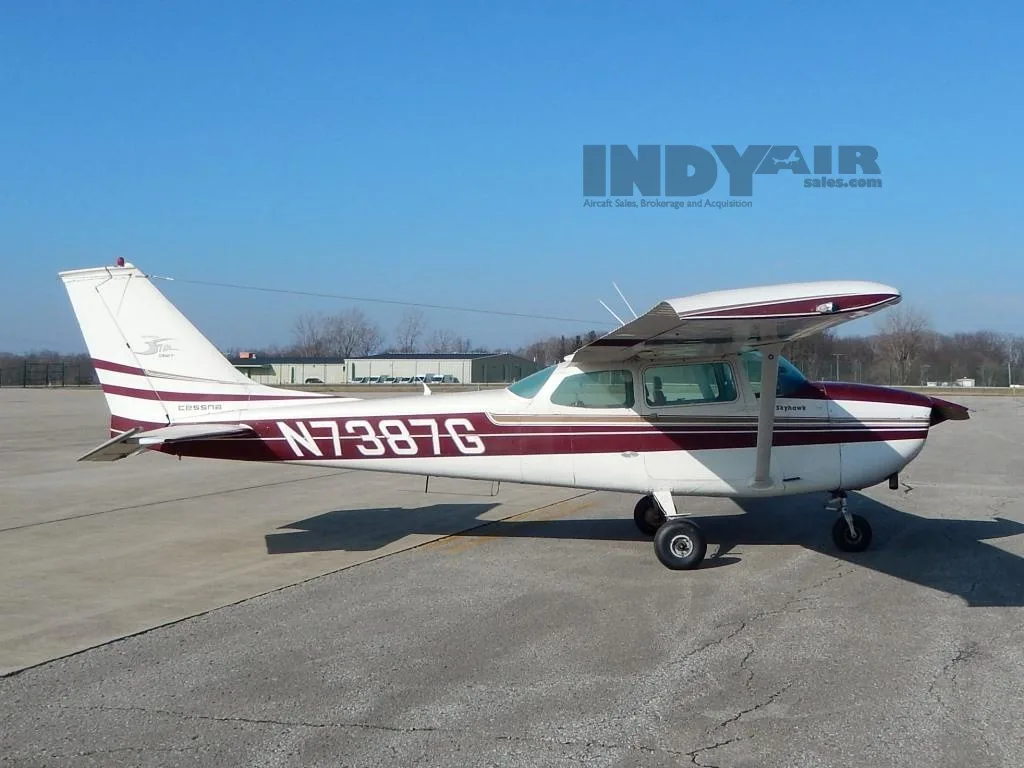 Exterior view of a 1970 Cessna 172 - N7387G Aircraft.