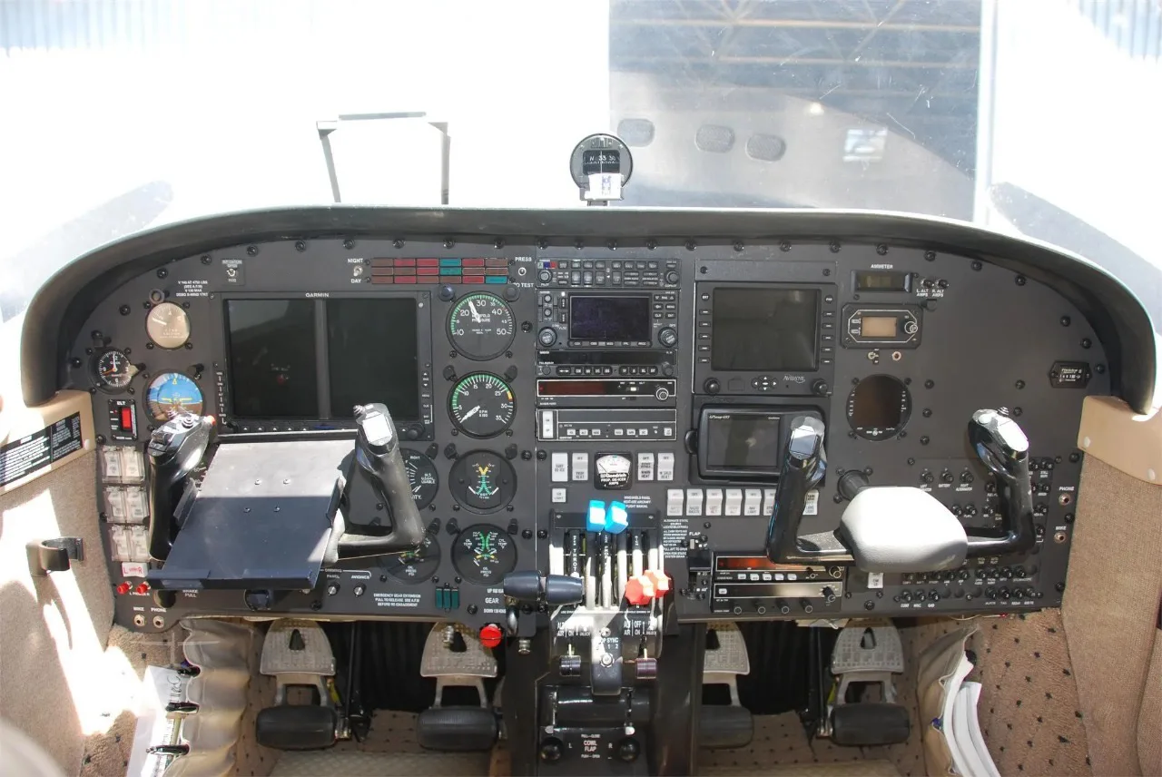 Cockpit and instrument panel of a 1996 Piper Seneca IV.
