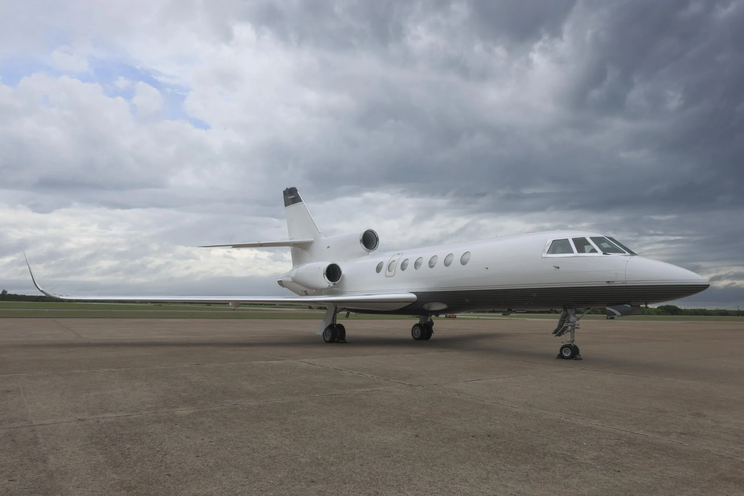 Exterior view of a 1984 Dassault Falcon 50, N903CS.