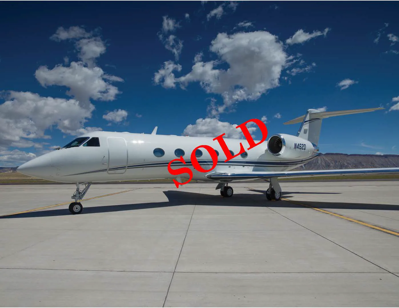 Exterior view of a 1984 Dassault Falcon 50, N903CS.