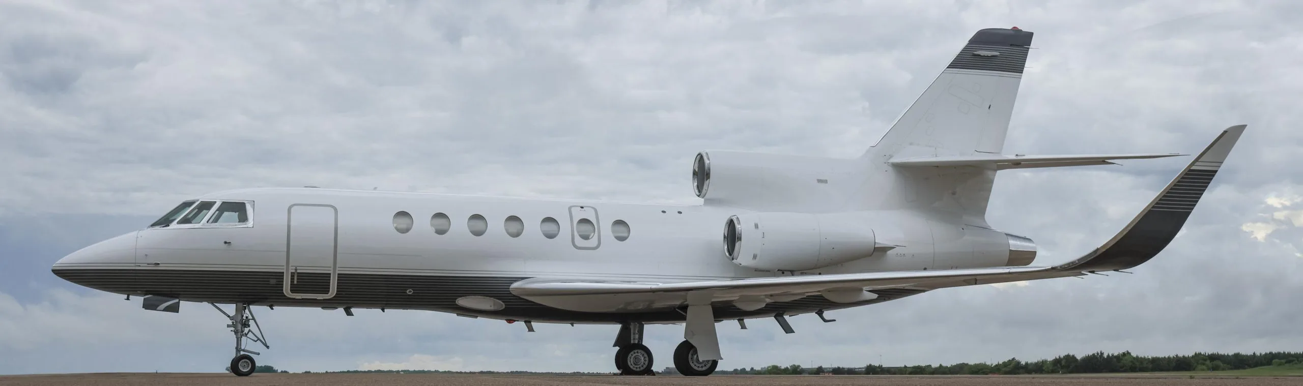 Exterior view of a 1984 Dassault Falcon 50, N903CS.