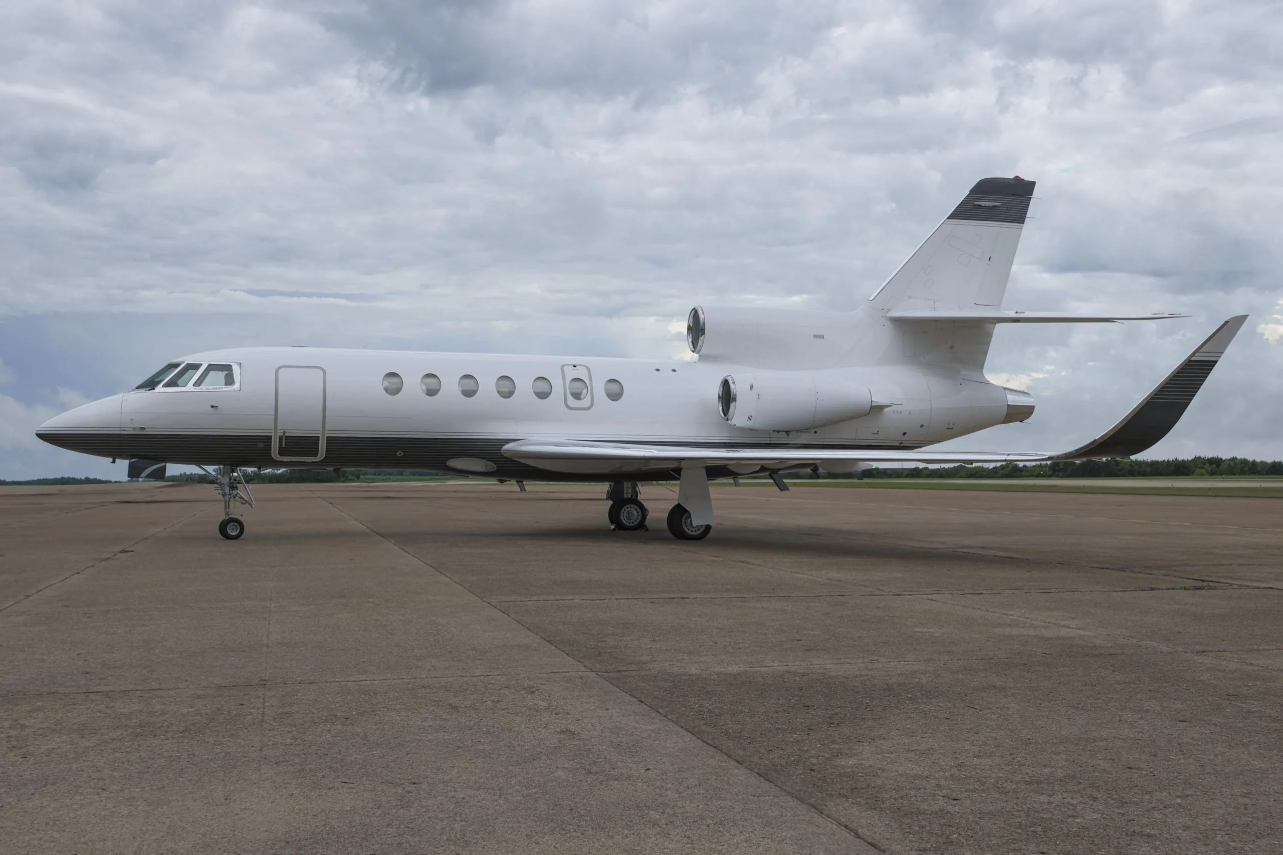 Exterior view of a 1984 Dassault Falcon 50, N903CS.